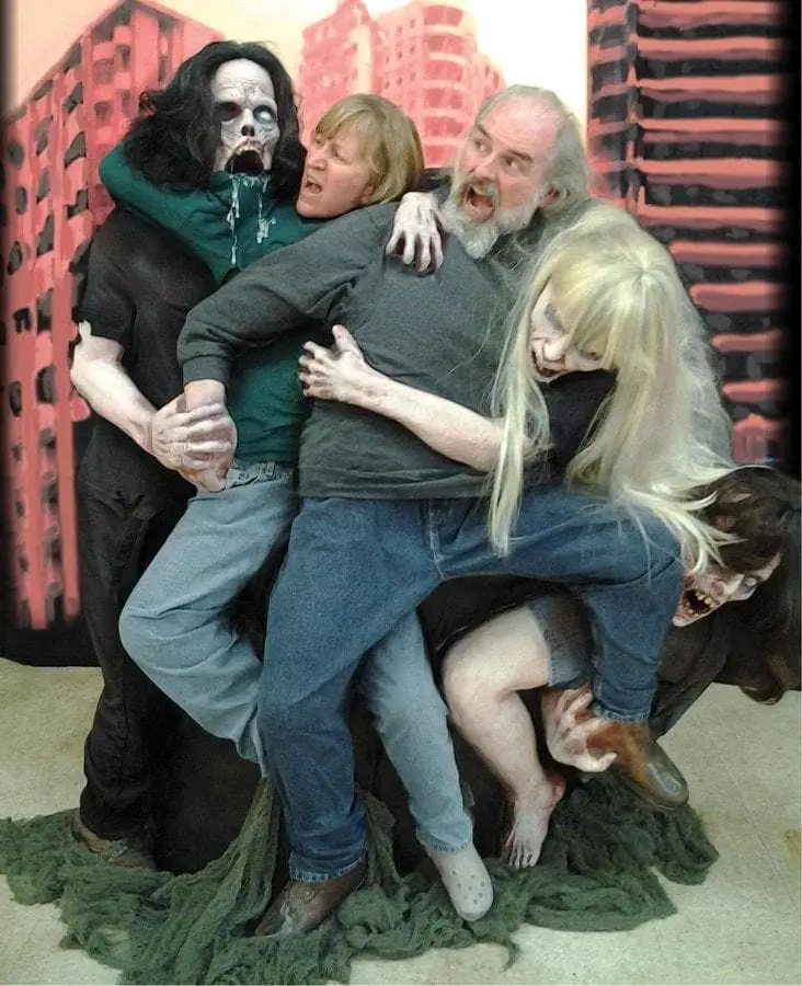 Morris "Attacking Zombie Photo Op Display" Professional Halloween Decoration 3 Morris "Attacking Zombie Photo Op Display" Professional Halloween Decoration